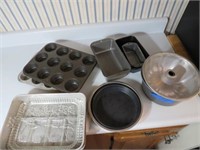 Lot of Cooking Tins, Bread Tins, Muffin Tins, Pie