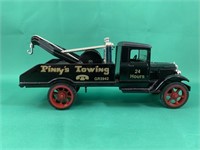 Ertl 1931 Hawkeye "Pinky's Towing" Tow Truck Bank