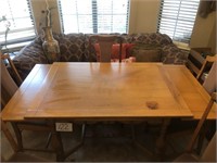 Wood Dinning Room Table / (5) Chairs