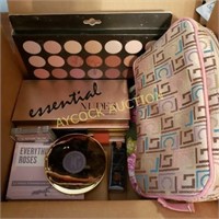 Eyeshadow pallets (NEW), cosmetic bags,