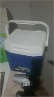 Blue and white great size 18 can Igloo cooler