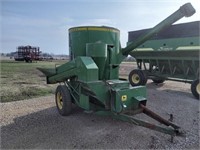 John Deere 750 feed mill, works