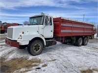 1996 VOLVO GMC TANDEM AXLE GRAIN TRUCK, WHITE,