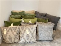 18PC ASSORTED PILLOWS