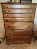 Early American 5 Drawer Chest of Drawers