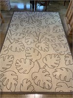 Indoor/Outdoor Beige Area Rug w Leaf Motif