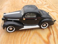 Toy 1936 Pontiac Deluxe (Signature 1/18 - mirror b