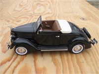 Toy 1936 Ford DeLuxe Cabriolet - 1/18 (tire taped