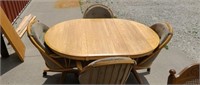 Oval Pedestal Table with 4 Rolling Chairs