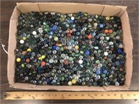 LARGE LOT OF MARBLES