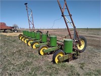 John Deere 8 row 30" Planter, w/ 71 Planter Units