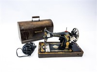 SINGER SEWING MACHINE IN CARRYING CASE