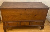 CHIPPENDALE BLANKET BOX