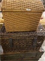 Group: Chest & 2 Wicker Chests