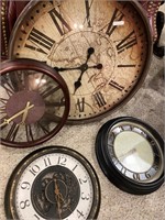 Group: 4 Decorative Clocks