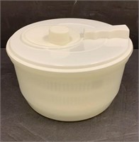 Plastic Salad Spinner from Bronner's plastic