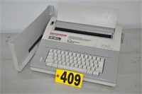 Smith Corona XL2900 typewriter