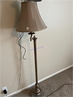 5’ Pedestal lamp