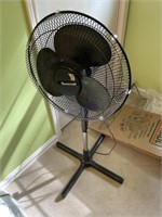 Pedestal fan