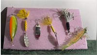 FISHING LURE LOT  8  OUT OF 18