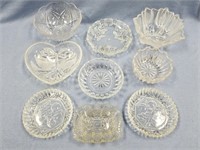 9 Pieces of assorted glassware             (P 16)