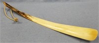 Shoehorn made from horn made in England    (N 33)