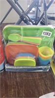 24 PC. KIDS DINNERWARE SET