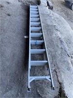 Approx 30' Extendable Aluminum Ladder