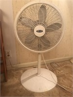 Lasko Oscillating Fan W/ Adjustable Height Works