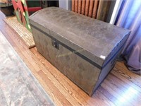 dome trunk  (tray missing)