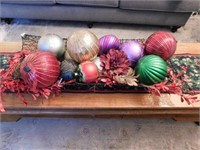 wire tray w/large Christmas balls