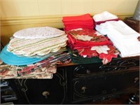 table linens-placemats & napkins