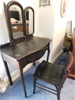 vanity desk w/side chair & triple mirror