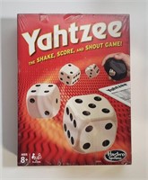 YAHTZEE CLASSIC BOARD GAME
