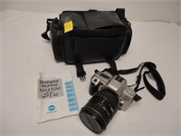 MINOLTA MAXXUM 35MM CAMERA W/LENS & BAG