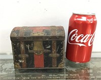 Vintage trunk tin