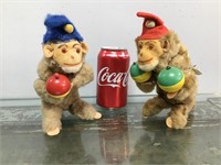 Pair of vtg. wind up monkeys - for parts or repair