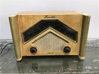 Vtg. Zenith Consol-Tone tube radio - turns on