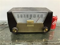Vintage Motorola Model 52BT radio - not tested