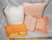 LOT - LINENS, COMFORTERS, ETC.