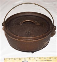 VINTAGE FOOTED #10 CAST IRON DUTCH OVEN