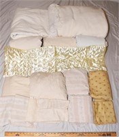 LOT - QUEEN SIZE SHEETS, PILLOW CASES, BLANKETS
