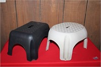 2 STOOLS