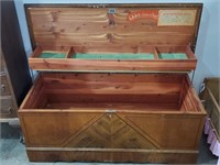 VINTAGE GENUINE LANE CEDAR CHEST