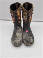WFS BOYS MUD BOOTS SIZE 7