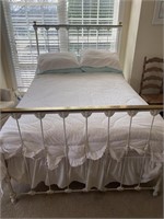 Queen Comforter, Pillows and Sheets