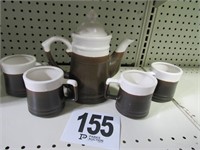 Coffee Pot with (4) Mugs