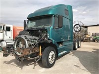 2000 Volvo Green Sleeper (SALVAGE)