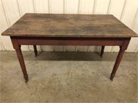 ANTIQUE PRIMITIVE HARVEST TABLE WITH SQUARE NAIL C