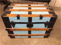 ANTIQUE STEAM TRUNK